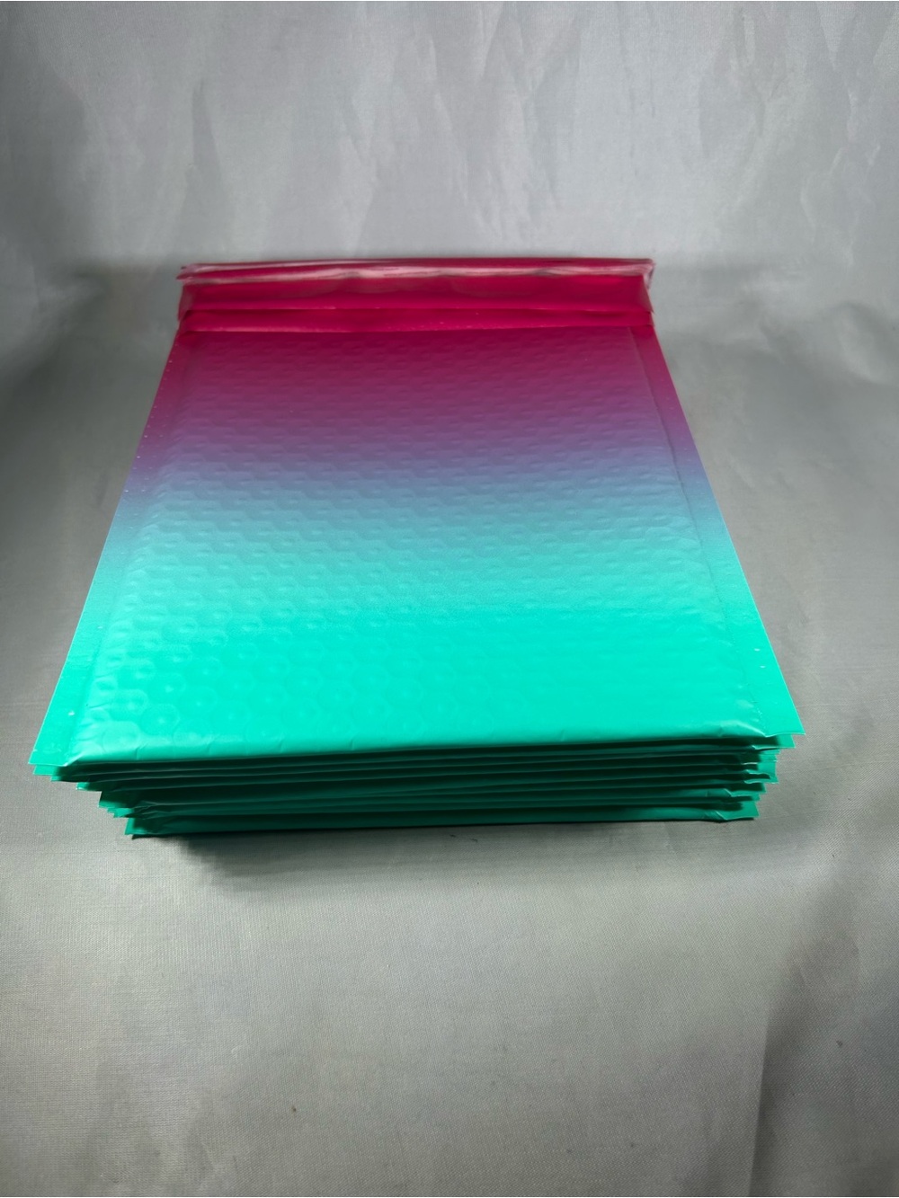 10 Vibrant Pink to Teal Gradient Bubble Mailers - Stylish Supplies (6.5x9)
